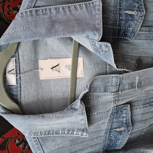 Jean Jacket - Picture 3 of 9